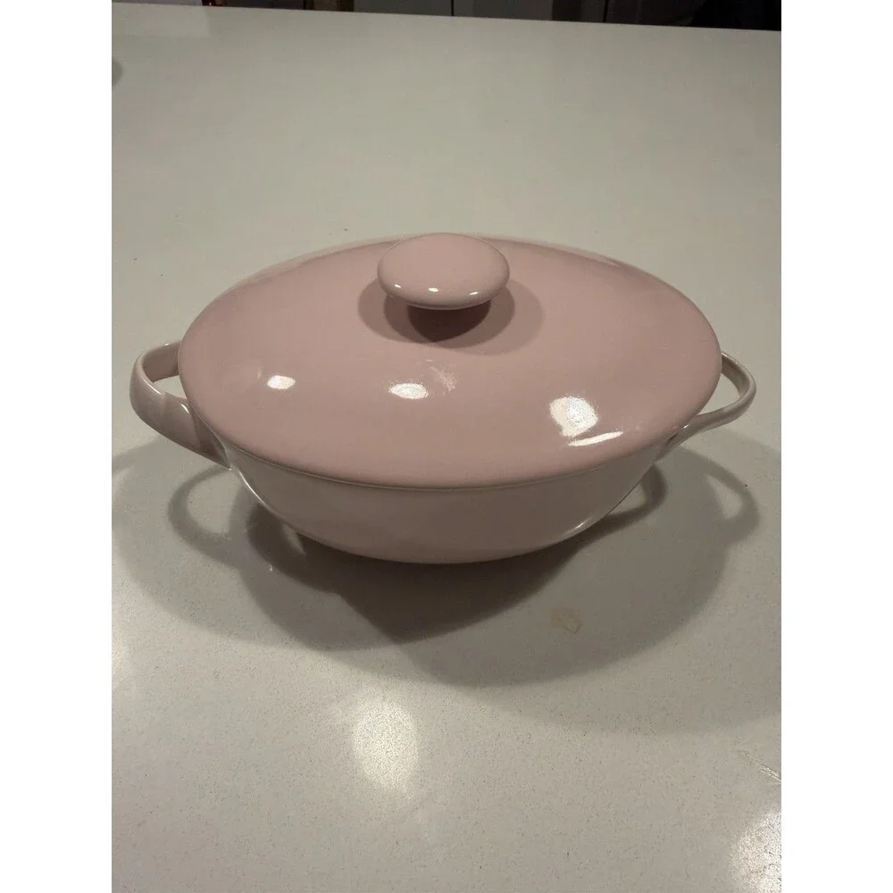 Karen Neuburger KN Small Covered Casserole‎ Soft Pink Glossy